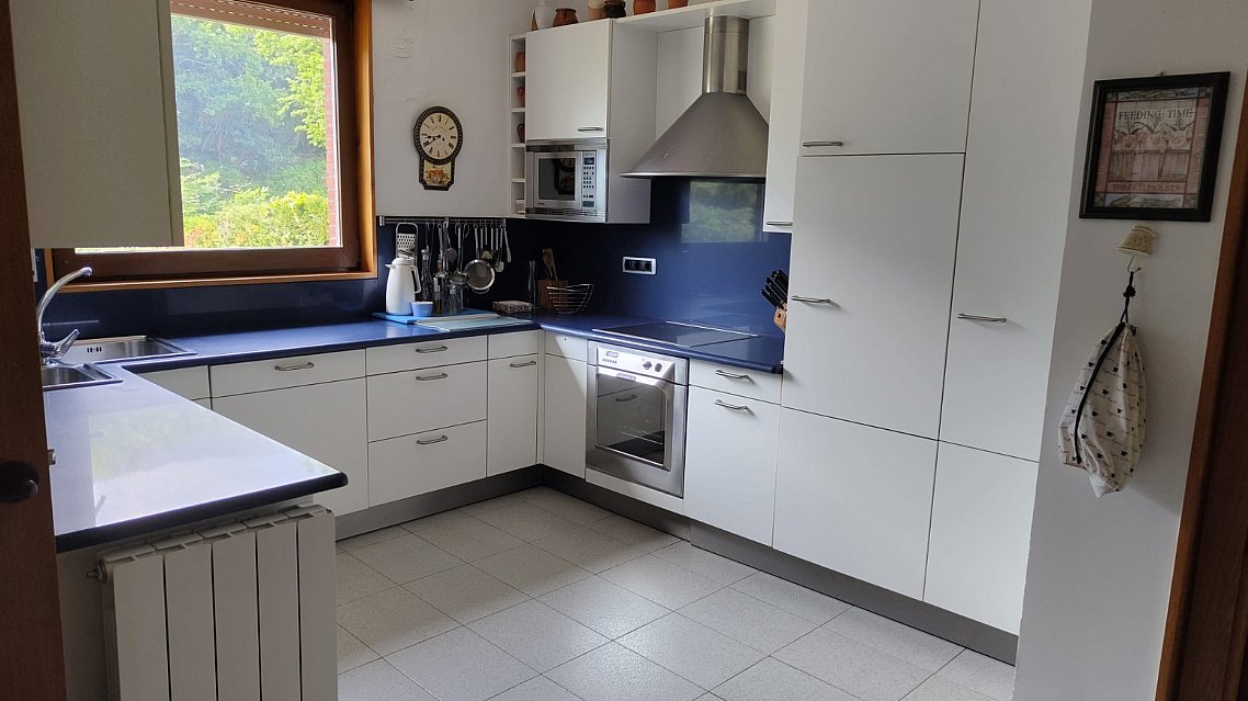 Chalet independiente con piscina privada en Islares