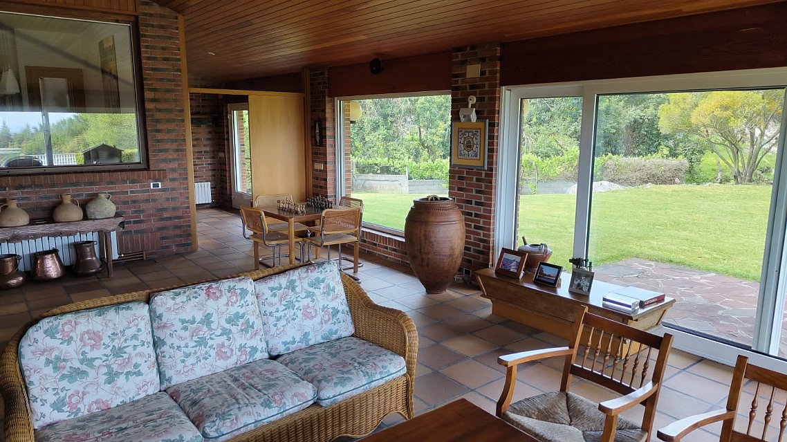 Chalet independiente con piscina privada en Islares