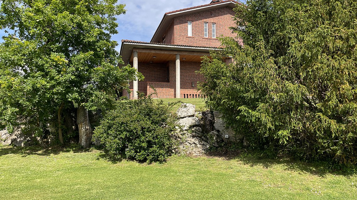 Chalet independiente con piscina privada en Islares