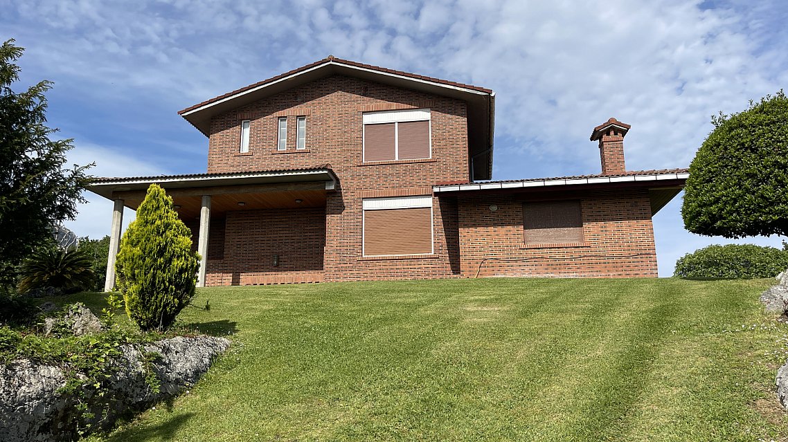 Chalet independiente con piscina privada en Islares