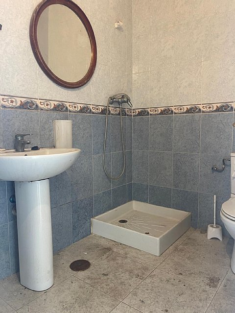 Nave de 280 metros cuadrados con vivienda de 70 metros en Astillero