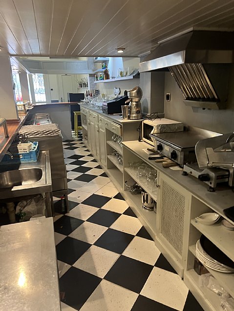 Cafeteria con salida de humos en Astillero