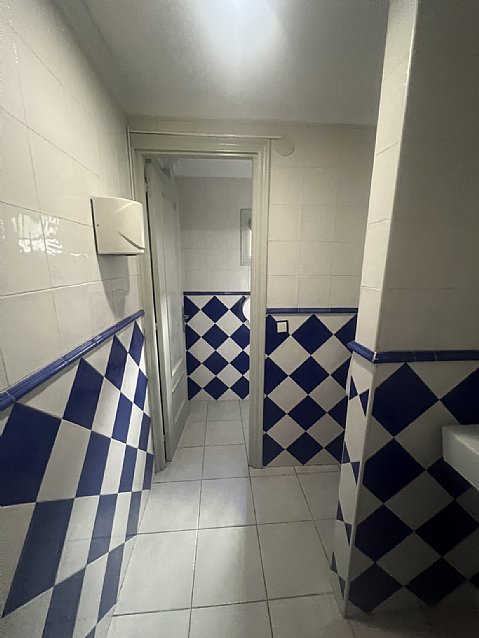 Cafeteria con salida de humos en Astillero