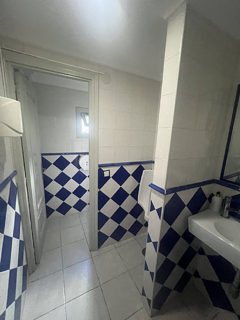 Cafeteria con salida de humos en Astillero