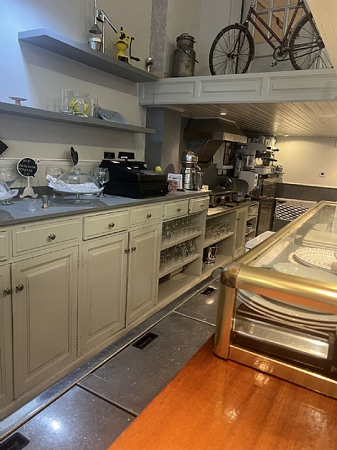 Cafeteria con salida de humos en Astillero