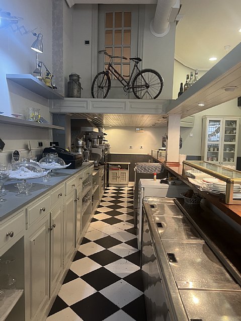 Cafeteria con salida de humos en Astillero