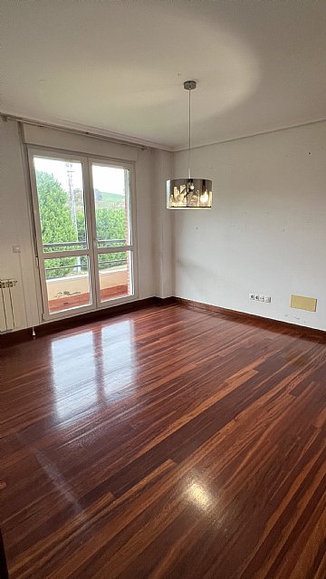 PISO DE 3 HAB Y 2 BAÑOS CON GARAJE EN ENTRAMBASAGUAS