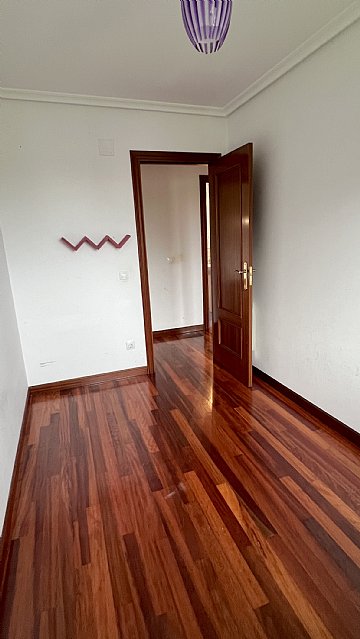 PISO DE 3 HAB Y 2 BAÑOS CON GARAJE EN ENTRAMBASAGUAS
