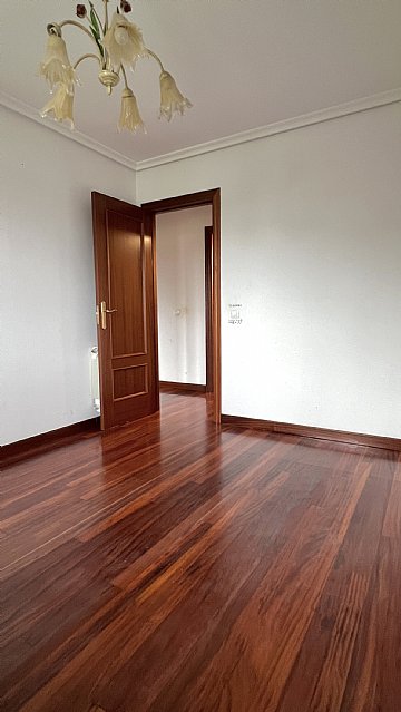 PISO DE 3 HAB Y 2 BAÑOS CON GARAJE EN ENTRAMBASAGUAS