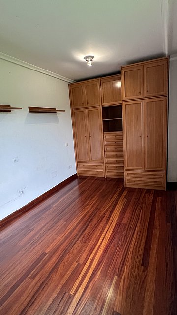 PISO DE 3 HAB Y 2 BAÑOS CON GARAJE EN ENTRAMBASAGUAS