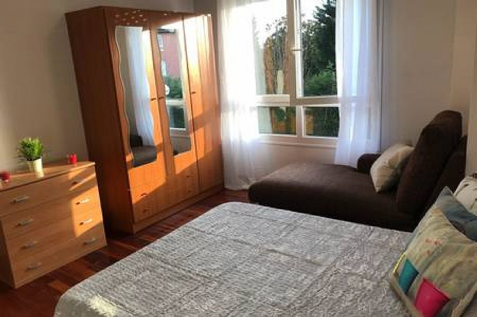 Piso reformado de 2 habitacion con garaje para alquiler temporal (septiembre-junio)