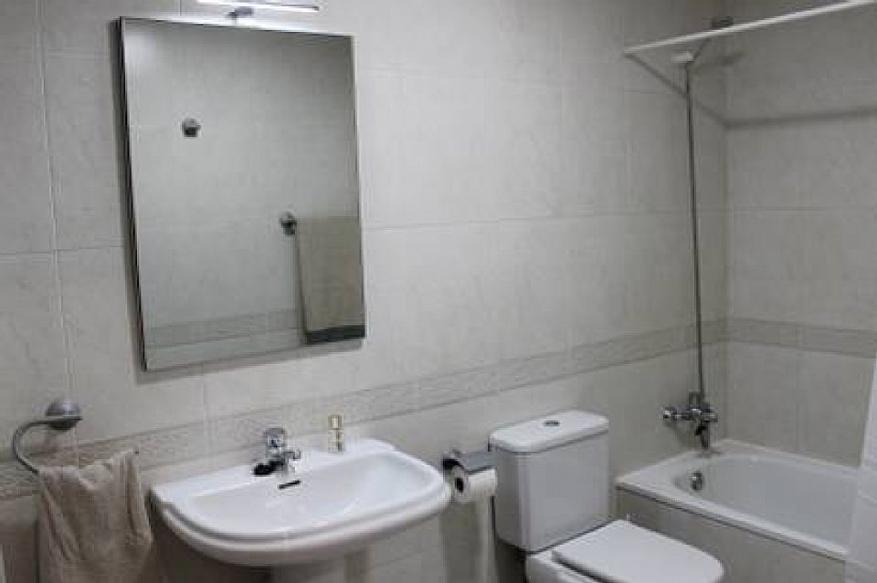 Piso reformado de 2 habitacion con garaje para alquiler temporal (septiembre-junio)