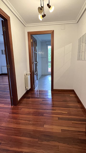 PISO DE 3 HAB Y 2 BAÑOS CON GARAJE EN ENTRAMBASAGUAS