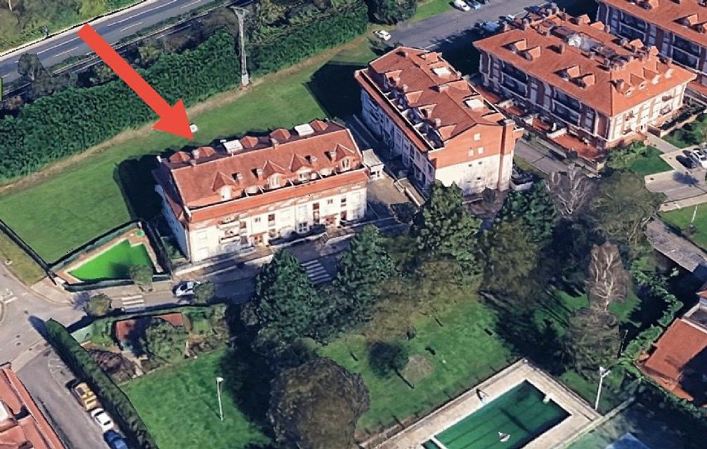 Se vende luminoso piso en Hoznayo, con piscina y muy bien ubicado.