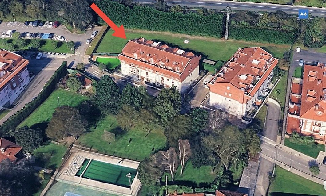 Se vende luminoso piso en Hoznayo, con piscina y muy bien ubicado.