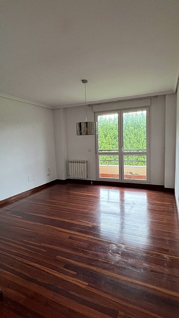 PISO DE 3 HAB Y 2 BAÑOS CON GARAJE EN ENTRAMBASAGUAS