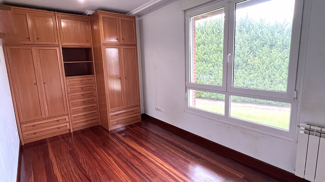 PISO DE 3 HAB Y 2 BAÑOS CON GARAJE EN ENTRAMBASAGUAS