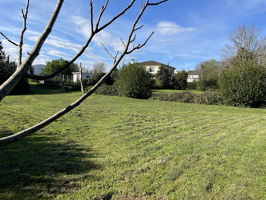 Parcela de 1600 metros apta para edificar vivienda en Pontejos