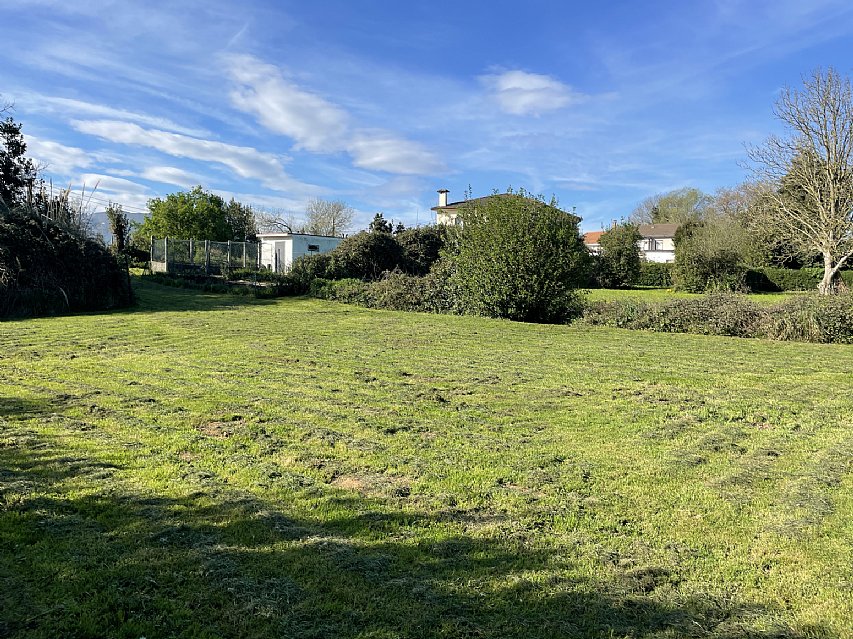 Parcela de 1600 metros apta para edificar vivienda en Pontejos