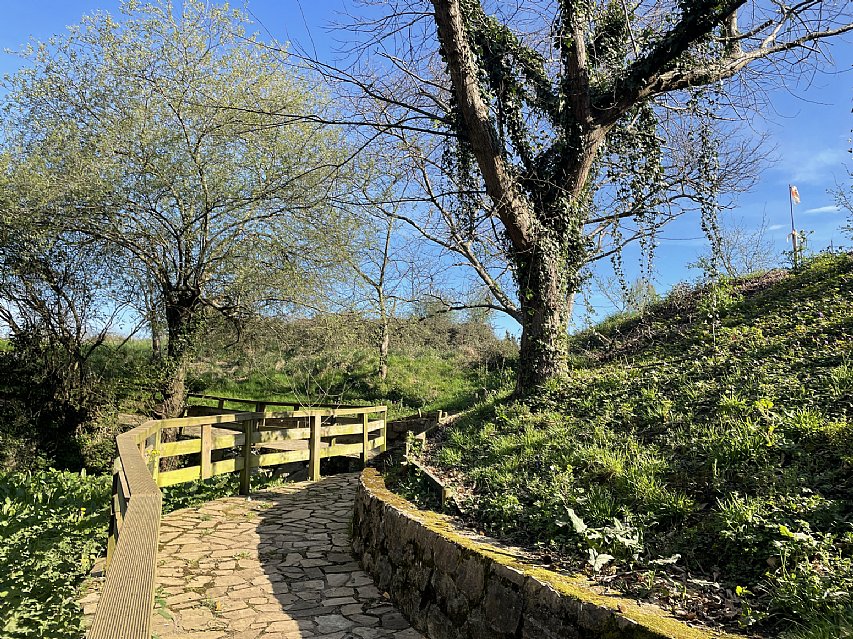 Parcela de 1600 metros apta para edificar vivienda en Pontejos