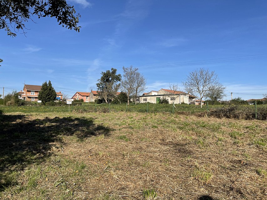 Parcela de 1600 metros apta para edificar vivienda en Pontejos