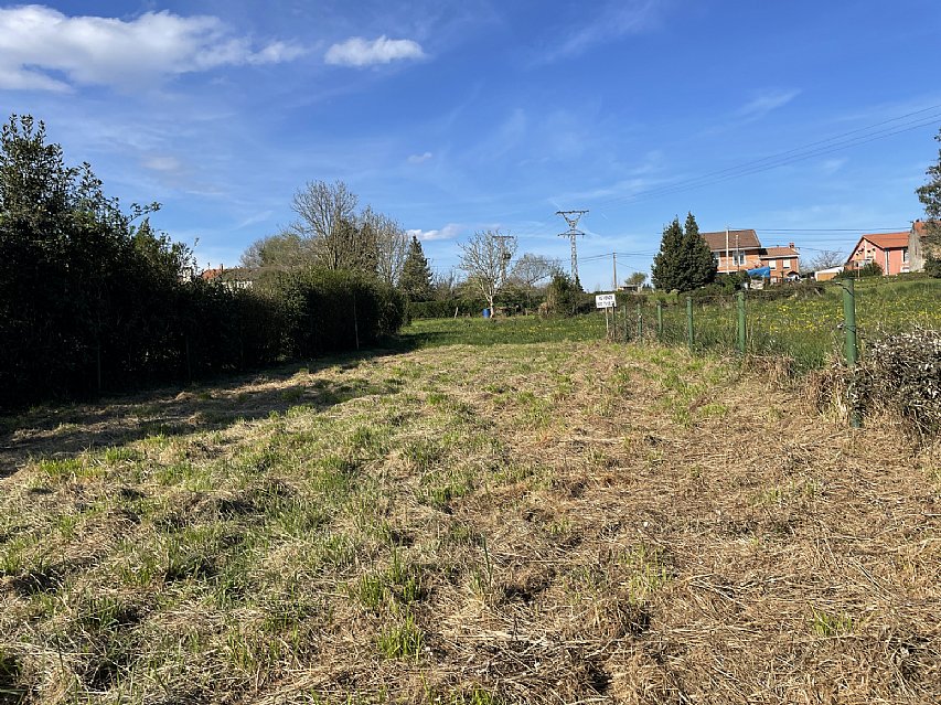 Parcela de 1600 metros apta para edificar vivienda en Pontejos