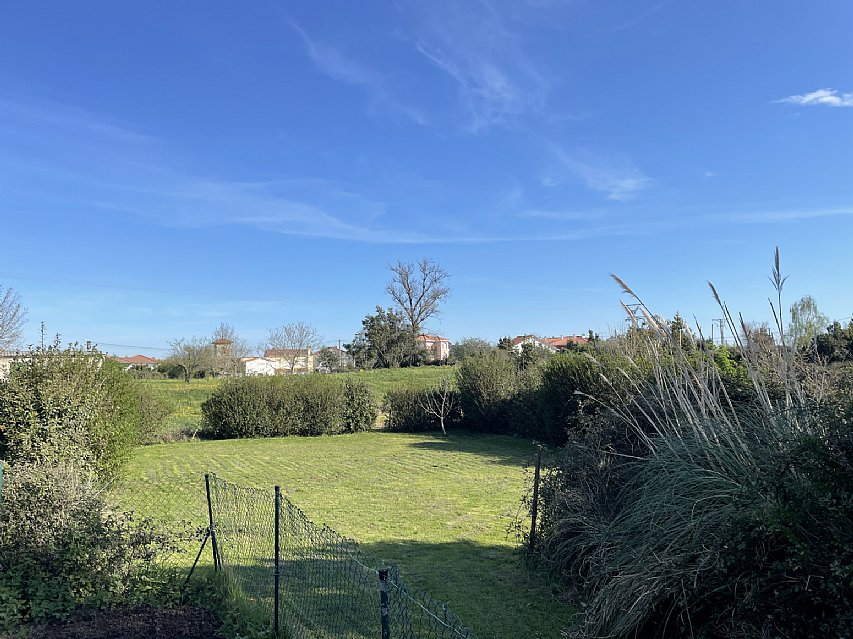 Parcela de 1600 metros apta para edificar vivienda en Pontejos