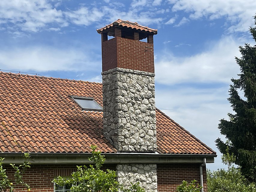 Chalet independiente con una parcela de 5000 metros, y unas impresionantes vistas a la bahia de Santander