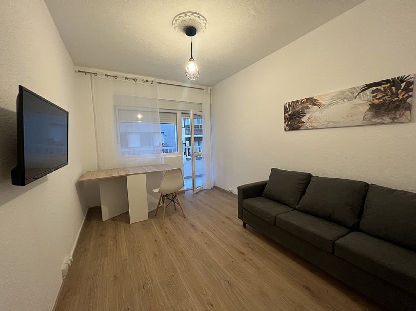 Piso reformado de 2 habitaciones y un baño con terraza