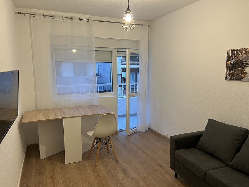 Piso reformado de 2 habitaciones y un baño con terraza