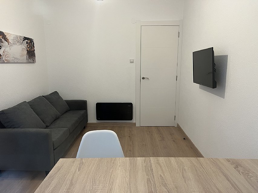 Piso reformado de 2 habitaciones y un baño con terraza