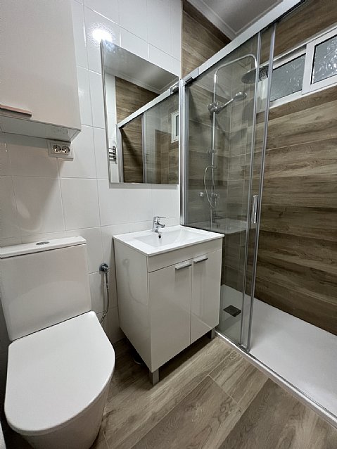 Piso reformado de 2 habitaciones y un baño con terraza