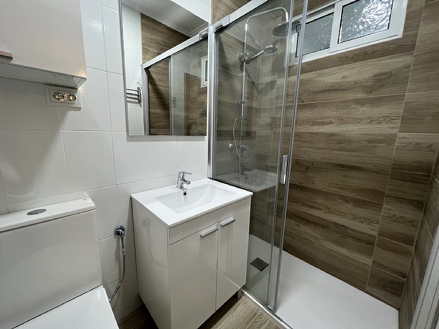 Piso reformado de 2 habitaciones y un baño con terraza