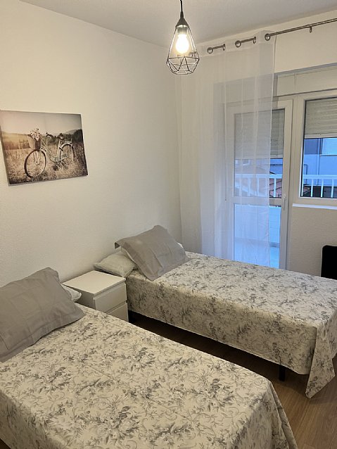 Piso reformado de 2 habitaciones y un baño con terraza