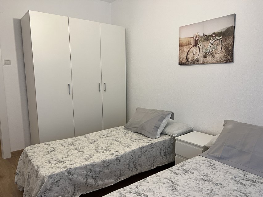 Piso reformado de 2 habitaciones y un baño con terraza