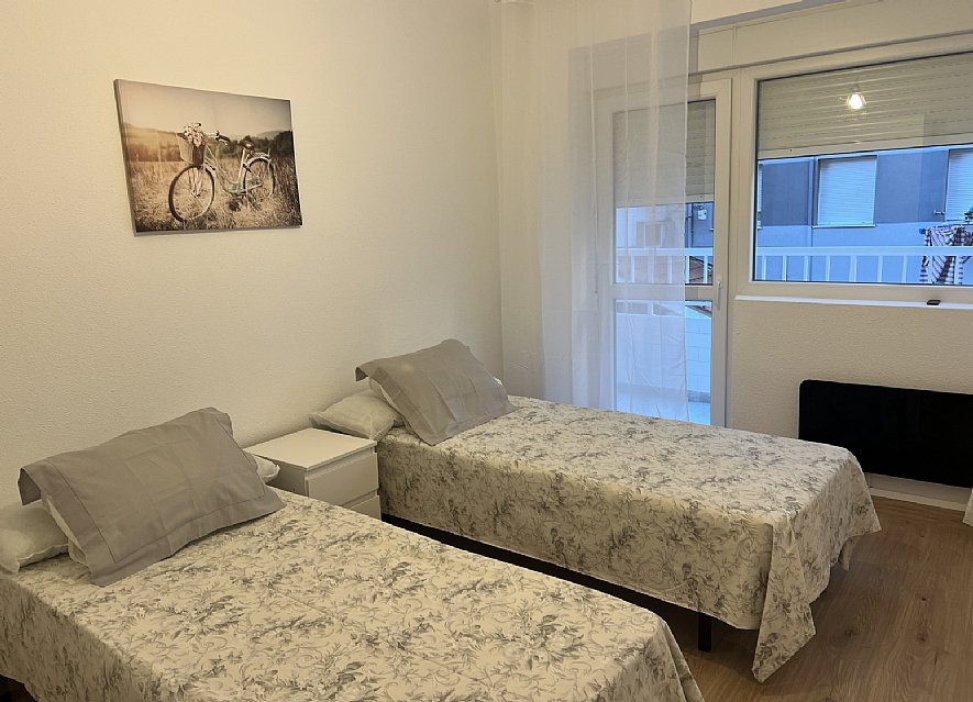 Piso reformado de 2 habitaciones y un baño con terraza