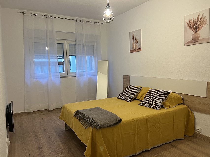 Piso reformado de 2 habitaciones y un baño con terraza