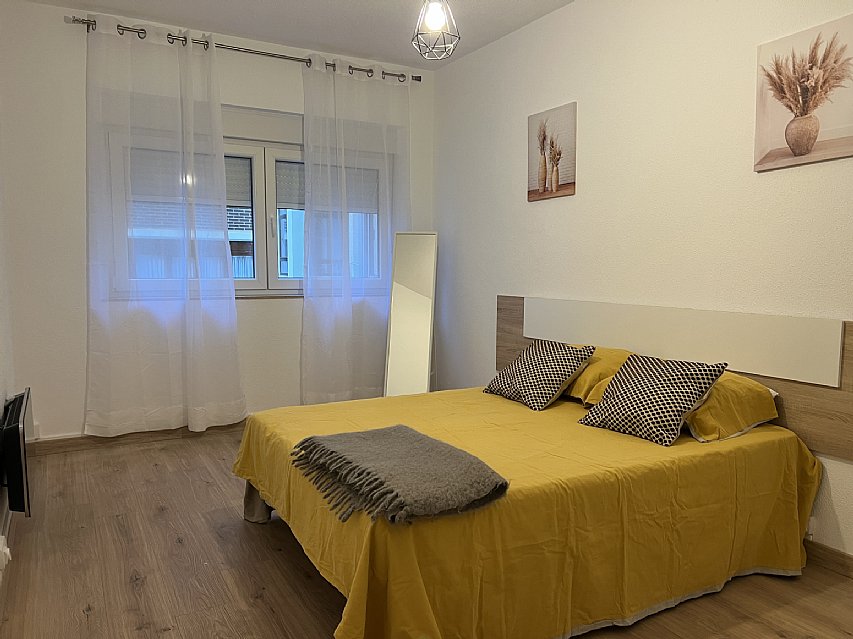 Piso reformado de 2 habitaciones y un baño con terraza