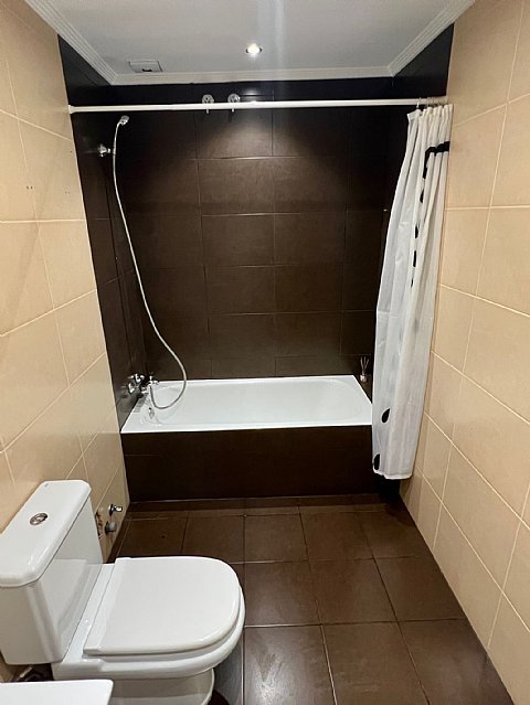 Piso de 3 hab y 1 baño con trastero y 2 plazas de garaje