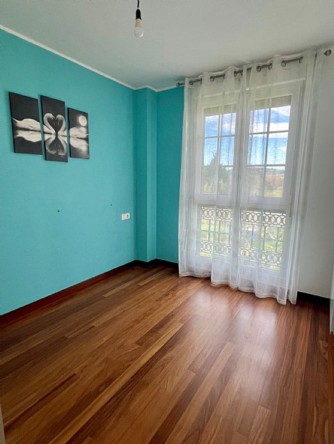 Piso de 3 hab y 1 baño con trastero y 2 plazas de garaje