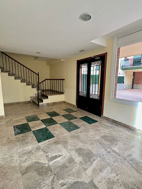 Piso de 3 hab y 1 baño con trastero y 2 plazas de garaje