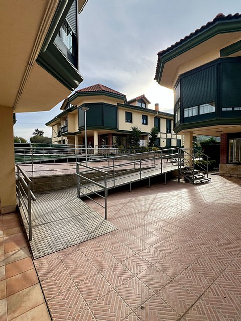 Piso de 3 hab y 1 baño con trastero y 2 plazas de garaje