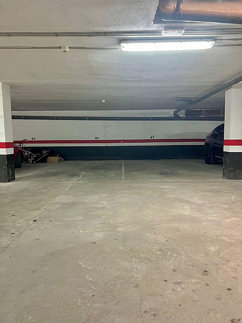 Piso de 3 hab y 1 baño con trastero y 2 plazas de garaje