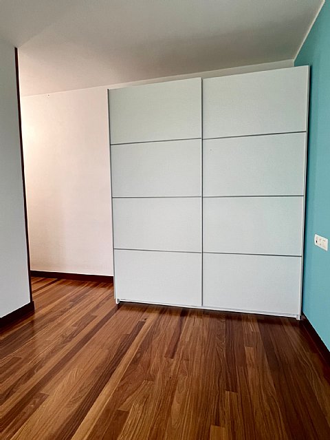 Piso de 3 hab y 1 baño con trastero y 2 plazas de garaje