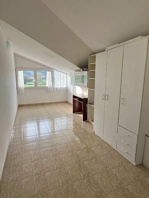 Piso de 3 hab y 1 baño con trastero y 2 plazas de garaje