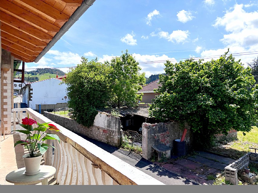 Casa con jardin en Puente Arce