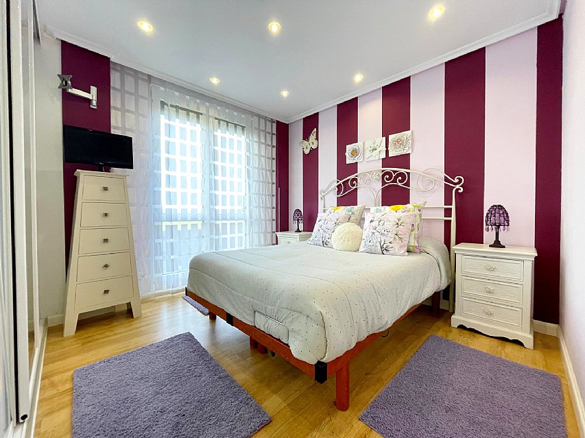 Estupenda vivienda con jardín privado, garaje y piscina comunitaria 