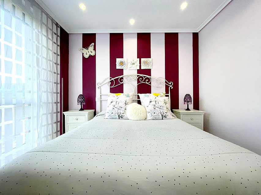 Estupenda vivienda con jardín privado, garaje y piscina comunitaria 