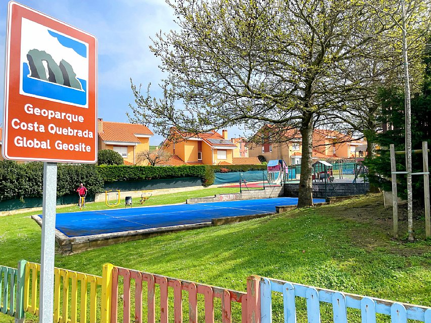 Estupenda vivienda con jardín privado, garaje y piscina comunitaria 