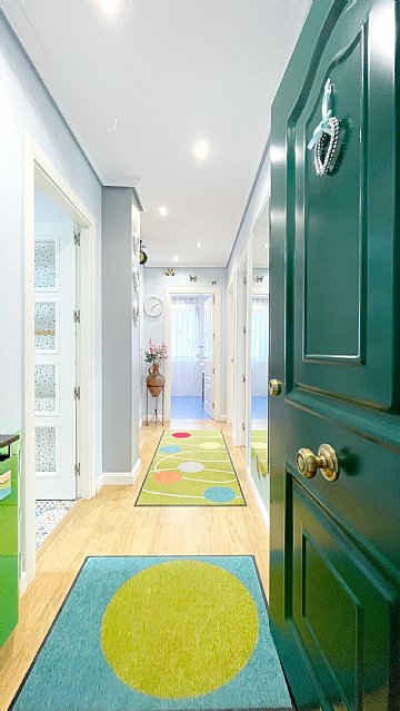 Estupenda vivienda con jardín privado, garaje y piscina comunitaria 